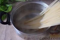 Фото приготовления рецепта: Спагетти с баклажанами в томатном соусе - шаг №4