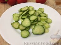 Фото приготовления рецепта: Салат из картофеля, помидоров и огурцов - шаг №6
