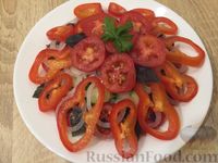 Фото приготовления рецепта: Салат из картофеля, помидоров и огурцов - шаг №17