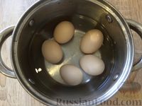 Фото приготовления рецепта: Салат из яиц, помидоров и риса - шаг №3
