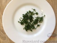 Фото приготовления рецепта: Салат из яиц, помидоров и риса - шаг №7