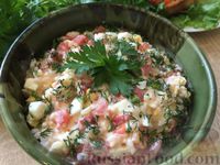 Фото приготовления рецепта: Салат из яиц, помидоров и риса - шаг №12
