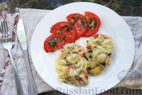Фото к рецепту: Свинина, запечённая с помидорами и сыром