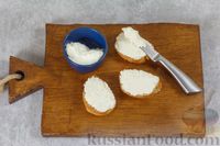 Фото приготовления рецепта: Бутерброды с сыром фета и виноградом - шаг №3