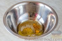 Фото приготовления рецепта: Салат из жареных баклажанов с луком и шпинатом - шаг №2