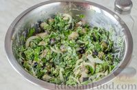 Фото приготовления рецепта: Салат из жареных баклажанов с луком и шпинатом - шаг №12