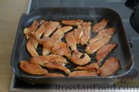 Фото приготовления рецепта: Тёплый салат с курицей, сладким перцем и помидорами - шаг №4