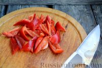 Фото приготовления рецепта: Тёплый салат с курицей, сладким перцем и помидорами - шаг №6