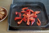 Фото приготовления рецепта: Тёплый салат с курицей, сладким перцем и помидорами - шаг №7