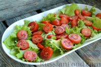 Фото приготовления рецепта: Тёплый салат с курицей, сладким перцем и помидорами - шаг №9