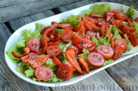 Фото приготовления рецепта: Тёплый салат с курицей, сладким перцем и помидорами - шаг №10
