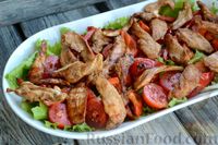 Фото приготовления рецепта: Тёплый салат с курицей, сладким перцем и помидорами - шаг №11