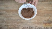Фото приготовления рецепта: Быстрые шоколадные кексы на йогурте - шаг №1