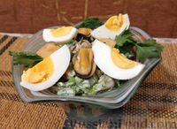 Фото приготовления рецепта: Салат из мидий с зеленым горошком - шаг №10