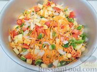 Фото приготовления рецепта: Овощной салат из кабачков, сладкого перца и помидоров (на зиму) - шаг №7