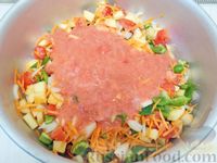 Фото приготовления рецепта: Овощной салат из кабачков, сладкого перца и помидоров (на зиму) - шаг №10