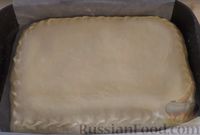 Фото приготовления рецепта: Пирог на кефире, с творожной начинкой - шаг №10