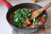 Фото приготовления рецепта: Свинина под томатным соусом с ветчиной и шпинатом - шаг №11
