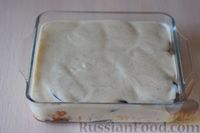 Фото приготовления рецепта: Слоёно-дрожжевой киш с фаршем и замороженными овощами - шаг №7