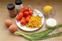 Фото приготовления рецепта: Салат с кукурузой, помидорами и яйцами - шаг №1