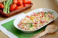 Фото приготовления рецепта: Салат с кукурузой, помидорами и яйцами - шаг №11