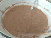Фото приготовления рецепта: Постный шоколадный манник с изюмом, финиками и орехами - шаг №11