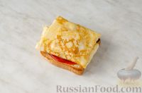 Фото приготовления рецепта: Бутерброд с омлетом, овощами и копчёной грудинкой - шаг №11