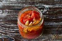 Фото приготовления рецепта: Жареные помидоры с чесноком на зиму - шаг №8