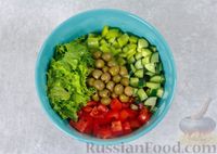 Фото приготовления рецепта: Овощной салат с сыром фета в кунжутной панировке - шаг №5