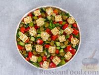 Фото приготовления рецепта: Овощной салат с сыром фета в кунжутной панировке - шаг №7