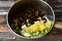 Фото приготовления рецепта: Окрошка с грибами, на сыворотке - шаг №6