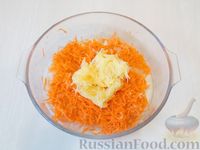 Фото приготовления рецепта: Гренки с картошкой, морковью и луком - шаг №3