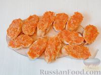 Фото приготовления рецепта: Гренки с картошкой, морковью и луком - шаг №6