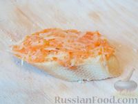 Фото приготовления рецепта: Гренки с картошкой, морковью и луком - шаг №7