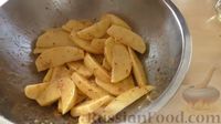 Фото приготовления рецепта: Запечённая картошка с горчицей и чесноком, со сметанным соусом - шаг №2