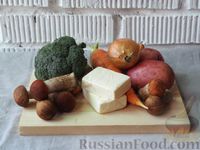 Фото приготовления рецепта: Сырный суп с брокколи и грибами - шаг №1
