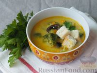 Фото приготовления рецепта: Сырный суп с брокколи и грибами - шаг №12
