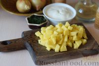 Фото приготовления рецепта: Куриные сердечки с кольраби и картошкой в сметанном соусе - шаг №3