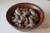 Фото приготовления рецепта: Куриные сердечки с кольраби и картошкой в сметанном соусе - шаг №8