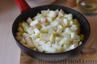 Фото приготовления рецепта: Куриные сердечки с кольраби и картошкой в сметанном соусе - шаг №10