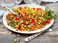 Фото к рецепту: Овощной салат с запечённым перцем, кукурузой и нутом