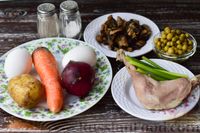 Фото приготовления рецепта: Салат с курицей, картофелем, морковью и маринованными грибами - шаг №1