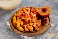 Фото приготовления рецепта: Шарлотка с персиками и кокосовой стружкой - шаг №4