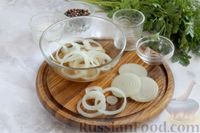 Фото приготовления рецепта: Овощной салат с жареными кабачками - шаг №4