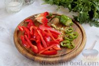 Фото приготовления рецепта: Овощной салат с жареными кабачками - шаг №6
