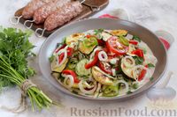 Фото приготовления рецепта: Овощной салат с жареными кабачками - шаг №10
