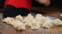 Фото приготовления рецепта: Творожные кнедлики с малиной - шаг №2