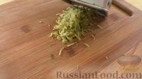 Фото приготовления рецепта: Запечённая картошка с горчицей и чесноком, со сметанным соусом - шаг №6