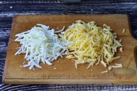Фото приготовления рецепта: Сырная лепёшка с брынзой, на сковороде - шаг №4