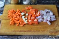 Фото приготовления рецепта: Суп-гуляш с консервированной фасолью - шаг №4